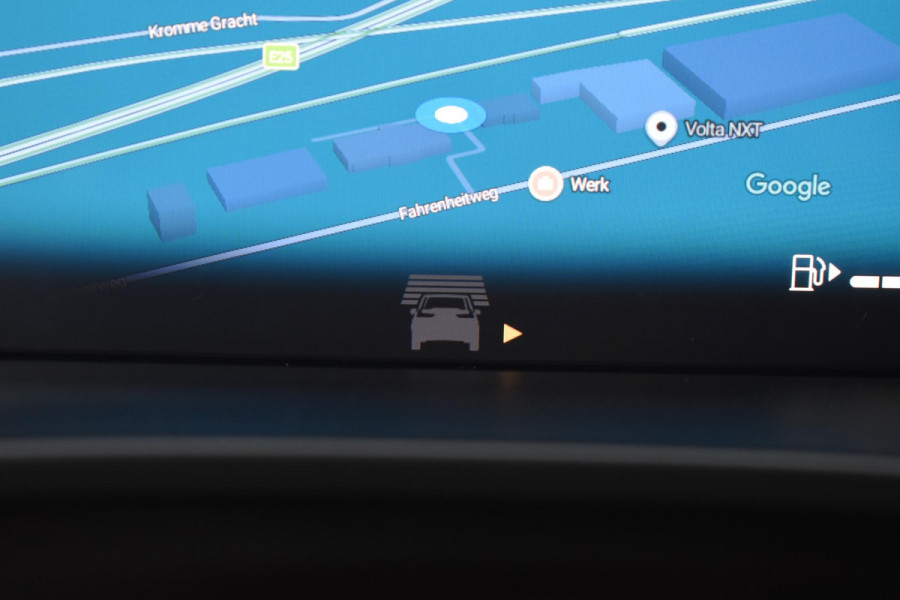 Volvo XC40 B4 211PK Automaat Plus Dark / Adaptive Cruise control / Harman Kardon / Elektrisch verstelbare stoelen met geheugen / Stoel- en stuurverwarming / Elektrisch panorama schuifdak / Extra getint glas