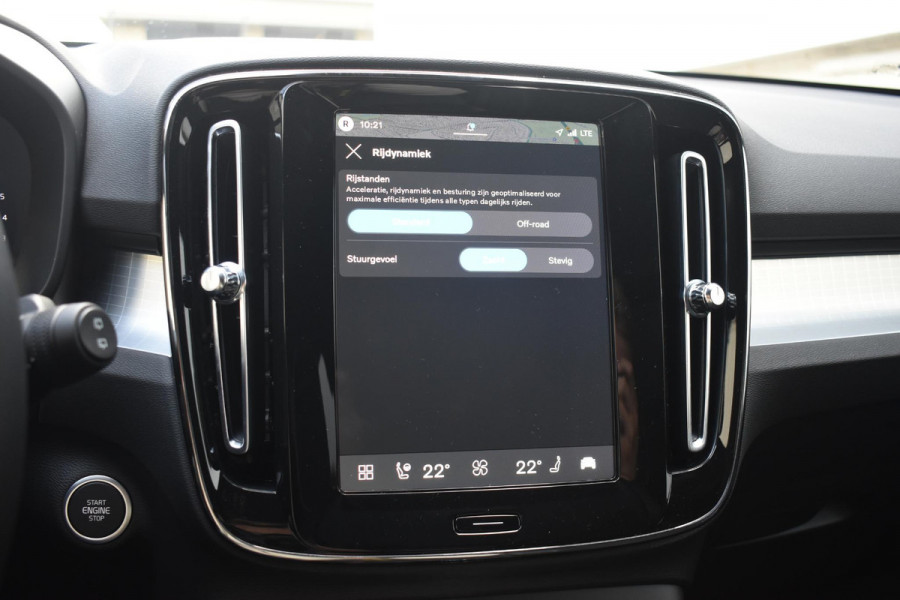 Volvo XC40 B4 211PK Automaat Plus Dark / Adaptive Cruise control / Harman Kardon / Elektrisch verstelbare stoelen met geheugen / Stoel- en stuurverwarming / Elektrisch panorama schuifdak / Extra getint glas