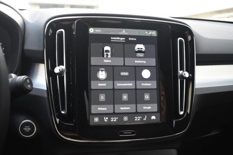 Volvo XC40 B4 211PK Automaat Plus Dark / Adaptive Cruise control / Harman Kardon / Elektrisch verstelbare stoelen met geheugen / Stoel- en stuurverwarming / Elektrisch panorama schuifdak / Extra getint glas