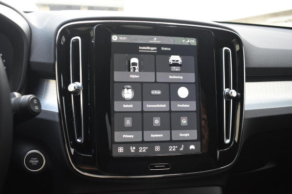 Volvo XC40 B4 211PK Automaat Plus Dark / Adaptive Cruise control / Harman Kardon / Elektrisch verstelbare stoelen met geheugen / Stoel- en stuurverwarming / Elektrisch panorama schuifdak / Extra getint glas