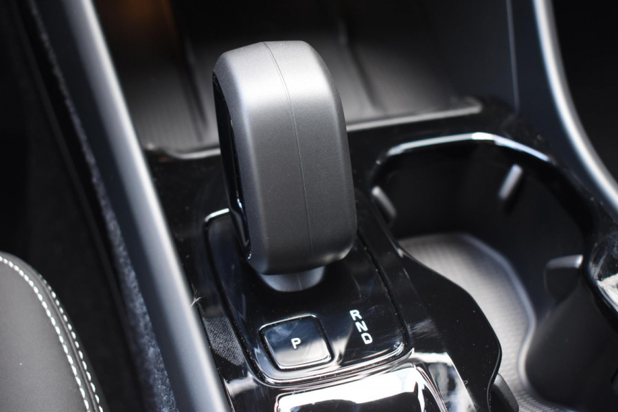 Volvo XC40 B4 211PK Automaat Plus Dark / Adaptive Cruise control / Harman Kardon / Elektrisch verstelbare stoelen met geheugen / Stoel- en stuurverwarming / Elektrisch panorama schuifdak / Extra getint glas