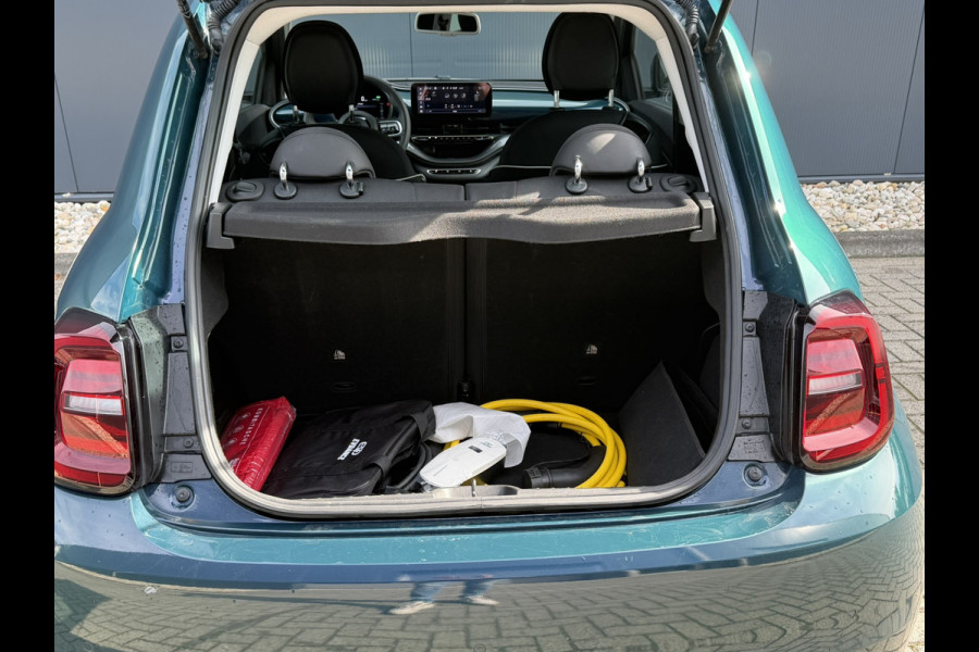 Fiat 500E Urban 42 kWh | Pack Style | Pack Comfort | Camera | Stoelverwarming | Cruise control | Lane Assist | Apple Carplay/Android Auto