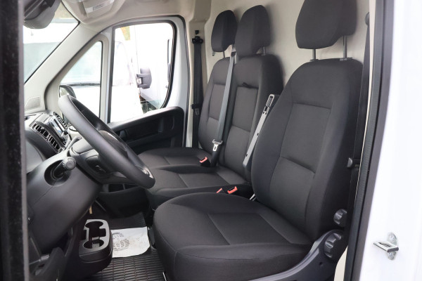 Peugeot Boxer 2.2 BlueHDi 180pk L4 H2 Automaat Airco Navigatie Camera