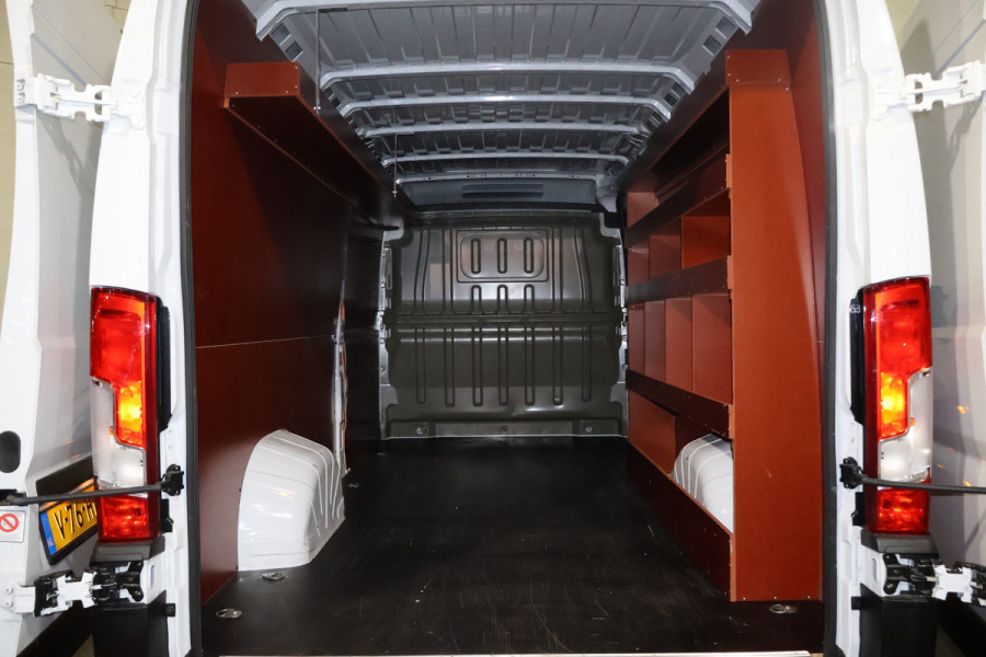 Peugeot Boxer 2.2 BlueHDi 180pk L4 H2 Automaat Airco Navigatie Camera