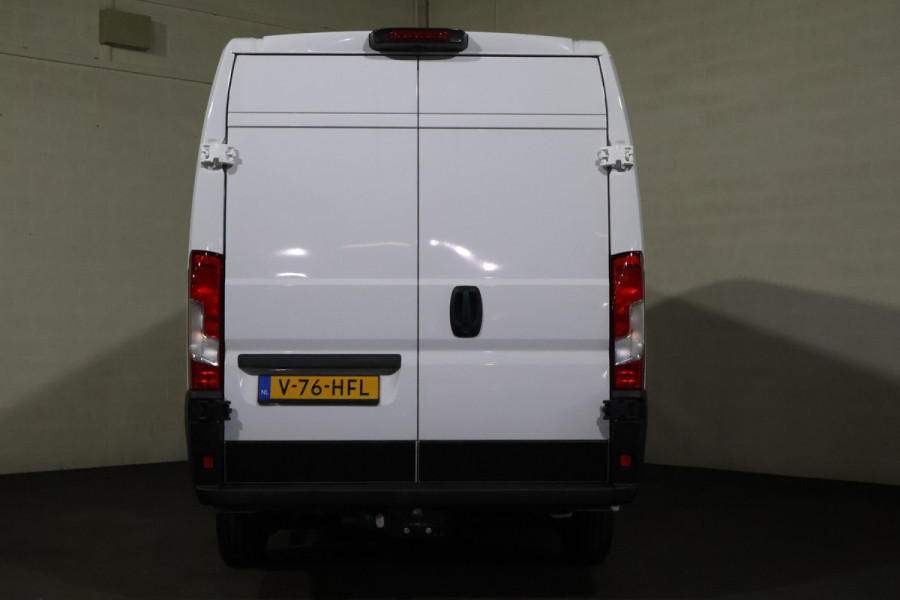 Peugeot Boxer 2.2 BlueHDi 180pk L4 H2 Automaat Airco Navigatie Camera