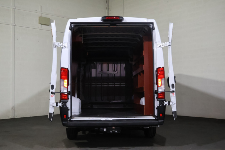 Peugeot Boxer 2.2 BlueHDi 180pk L4 H2 Automaat Airco Navigatie Camera