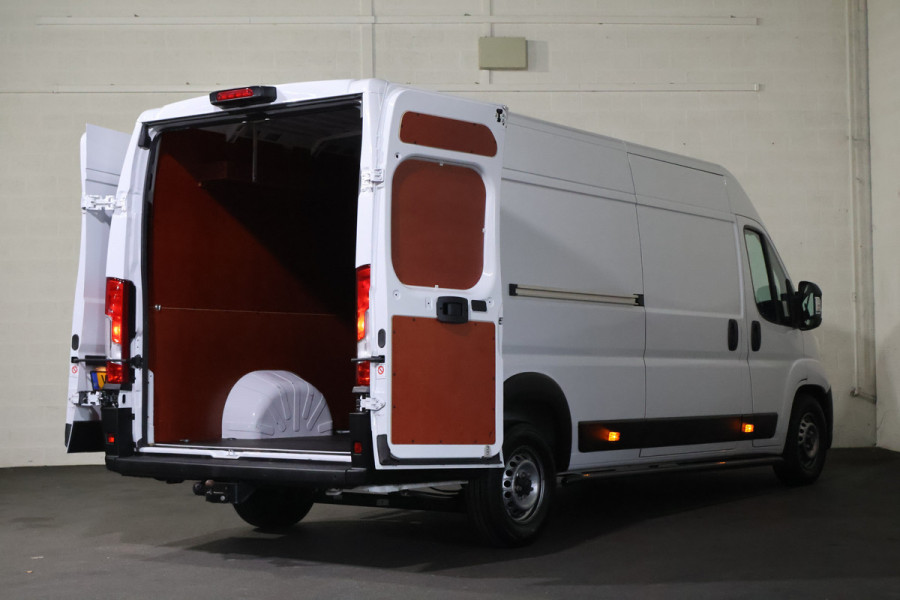 Peugeot Boxer 2.2 BlueHDi 180pk L4 H2 Automaat Airco Navigatie Camera