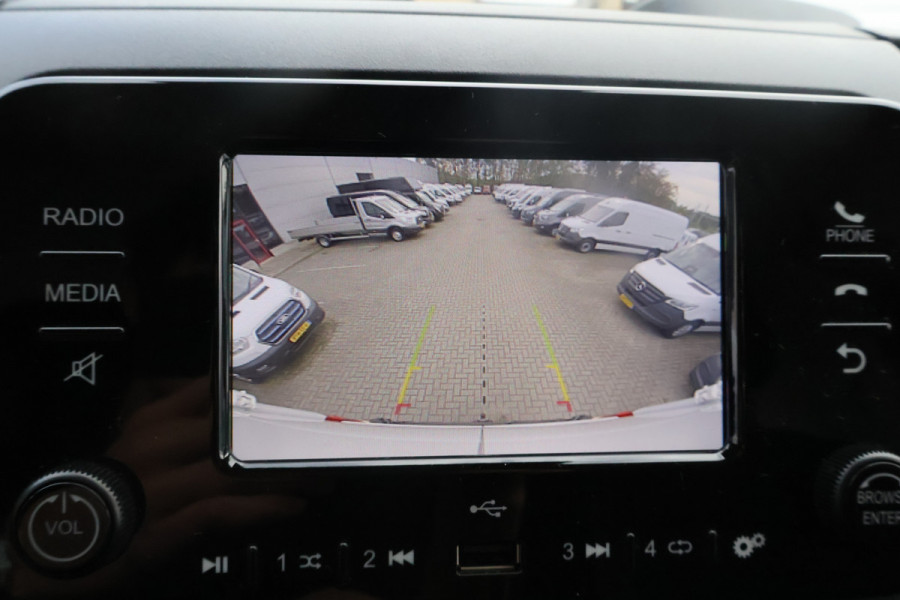 Peugeot Boxer 2.2 BlueHDi 180pk L4 H2 Automaat Airco Navigatie Camera
