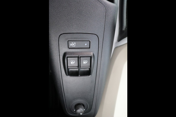 Peugeot Boxer 2.2 BlueHDi 180pk L4 H2 Automaat Airco Navigatie Camera
