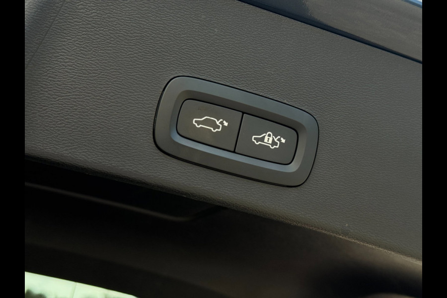 Volvo XC40 1.5 T4 Plug-in hybrid | Pano | Trekhaak | Leer | 360 Camera | Harman Kardon | Stuurwiel + achterbank verwarmd