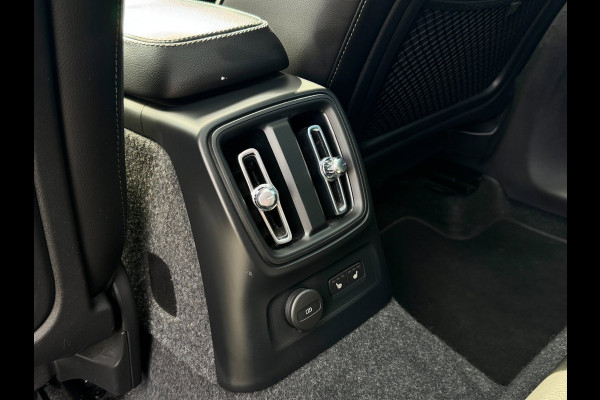 Volvo XC40 1.5 T4 Plug-in hybrid | Pano | Trekhaak | Leer | 360 Camera | Harman Kardon | Stuurwiel + achterbank verwarmd