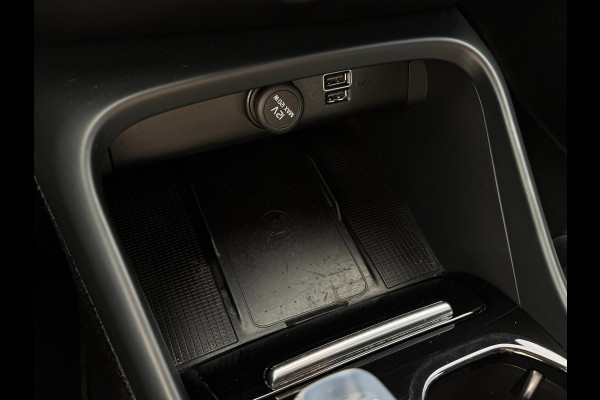 Volvo XC40 1.5 T4 Plug-in hybrid | Pano | Trekhaak | Leer | 360 Camera | Harman Kardon | Stuurwiel + achterbank verwarmd