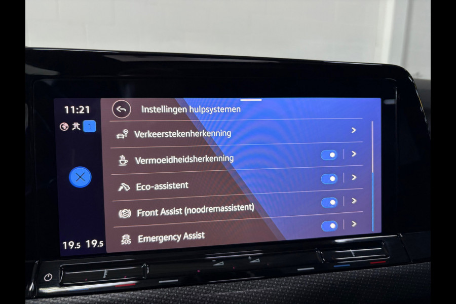 Volkswagen Golf 2.0 TSI R 4Motion, Pano, Akra, HK Audio, HUD