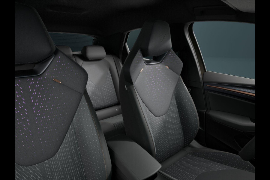 CUPRA Raval Performance 56 kWh 211PK | 360 Camera | Elektrisch Verstelbare Stoelen | Verwarmbaar Stuurwiel & stoelen | Adaptieve Cruise Control | Keyless Entry | Panoramadak | Light & Sound Pakket |