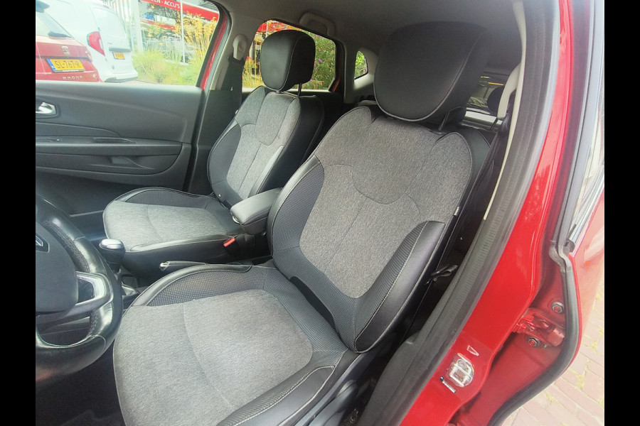 Renault Captur 0.9 TCe Intens Rijklaar + 12 maanden Bovag-garantie Henk Jongen Auto's in Helmond,  al 50 jaar service zoals 't hoort!