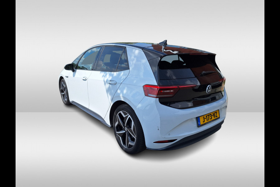 Volkswagen ID.3 First Plus 58 kWh / Camera / Keyless / Matrix LED / Interieurvoorverwarming / 19'' / DAB / Navigatie / Stoel+Stuurverwarming / ACC