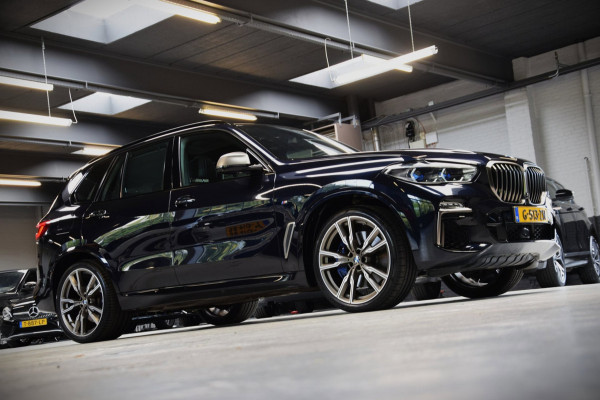 BMW X5 M50i V8 High Executive Navi|Leder|Dealer onderhouden|Massage|Swarovski|Sky-Lounge|531pk!!|ACC|Org.NL