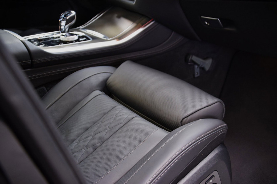 BMW X5 M50i V8 High Executive Navi|Leder|Dealer onderhouden|Massage|Swarovski|Sky-Lounge|531pk!!|ACC|Org.NL