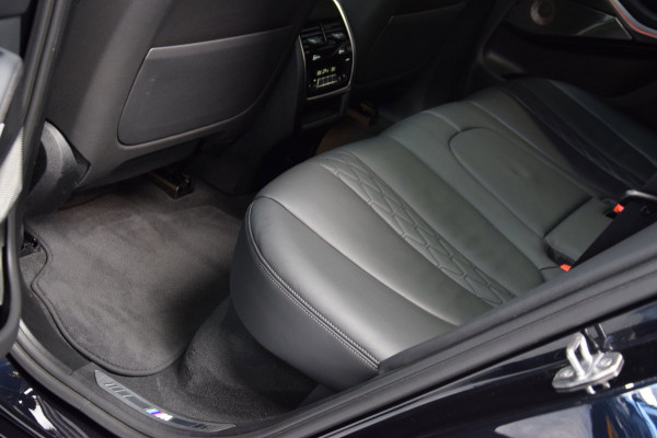 BMW X5 M50i V8 High Executive Navi|Leder|Dealer onderhouden|Massage|Swarovski|Sky-Lounge|531pk!!|ACC|Org.NL