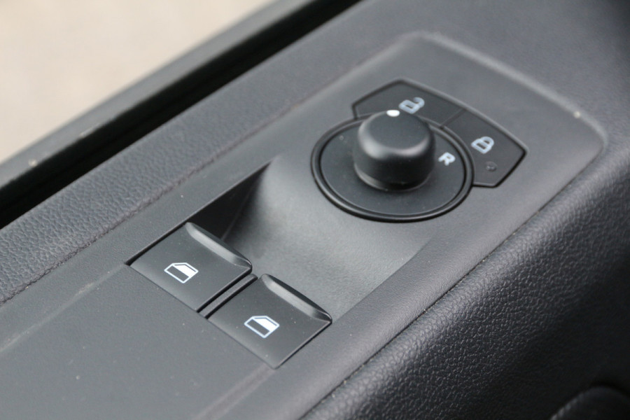 Ford Transit Custom 2.0 TDCI 136 | KAR-edition | LED | Camera | Clima..