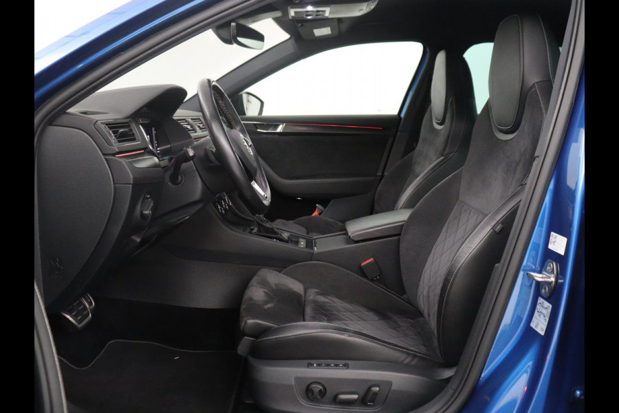 Škoda Superb Combi 1.5 TSI ACT Sportline Business | Leder/alcantara | Memory | Stoelverwarming | Virtueel dashboard | Park assist | Carplay | Navigatie | Climate control | Sfeerverlichting | Elektrische achterklep