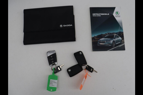 Škoda Superb Combi 1.5 TSI ACT Sportline Business | Leder/alcantara | Memory | Stoelverwarming | Virtueel dashboard | Park assist | Carplay | Navigatie | Climate control | Sfeerverlichting | Elektrische achterklep