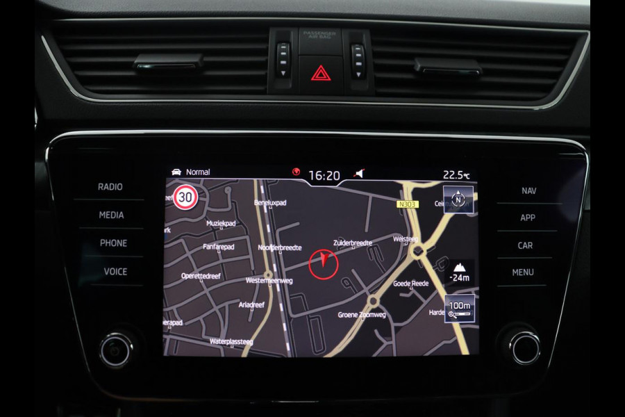 Škoda Superb Combi 1.5 TSI ACT Sportline Business | Leder/alcantara | Memory | Stoelverwarming | Virtueel dashboard | Park assist | Carplay | Navigatie | Climate control | Sfeerverlichting | Elektrische achterklep