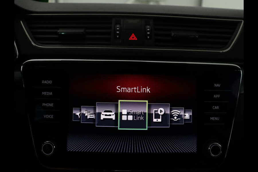 Škoda Superb Combi 1.5 TSI ACT Sportline Business | Leder/alcantara | Memory | Stoelverwarming | Virtueel dashboard | Park assist | Carplay | Navigatie | Climate control | Sfeerverlichting | Elektrische achterklep