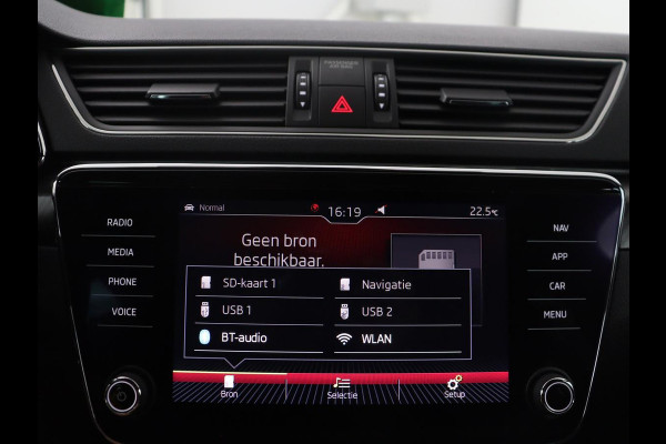 Škoda Superb Combi 1.5 TSI ACT Sportline Business | Leder/alcantara | Memory | Stoelverwarming | Virtueel dashboard | Park assist | Carplay | Navigatie | Climate control | Sfeerverlichting | Elektrische achterklep