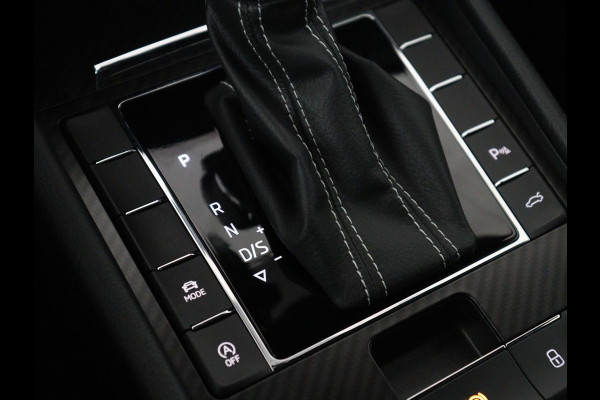 Škoda Superb Combi 1.5 TSI ACT Sportline Business | Leder/alcantara | Memory | Stoelverwarming | Virtueel dashboard | Park assist | Carplay | Navigatie | Climate control | Sfeerverlichting | Elektrische achterklep