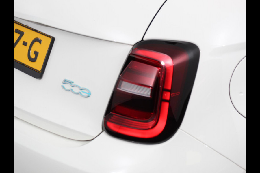 Fiat 500E Berline 42 kWh Automaat Climate control Cruise control Achteruitrijcamera Led Navigatie Apple Carplay/ Android Auto