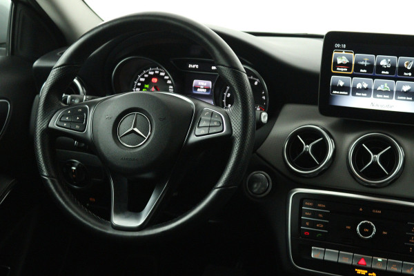 Mercedes-Benz GLA 180 Sport Edition (STOELVERWARMING, NAVIGATIE, LED, SPORTSTOELEN, GOED ONDERHOUDEN)