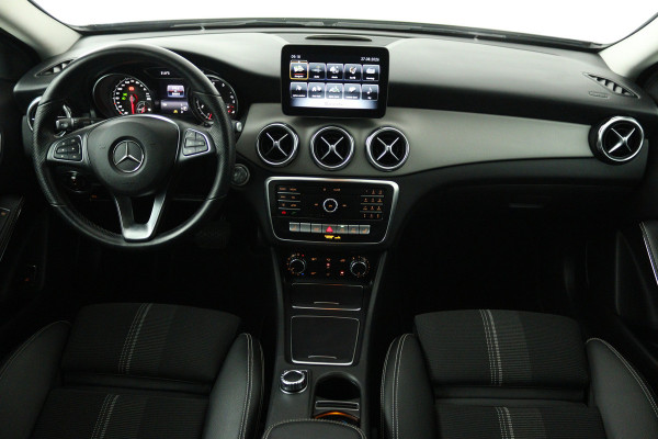 Mercedes-Benz GLA 180 Sport Edition (STOELVERWARMING, NAVIGATIE, LED, SPORTSTOELEN, GOED ONDERHOUDEN)
