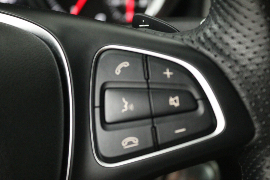 Mercedes-Benz GLA 180 Sport Edition (STOELVERWARMING, NAVIGATIE, LED, SPORTSTOELEN, GOED ONDERHOUDEN)