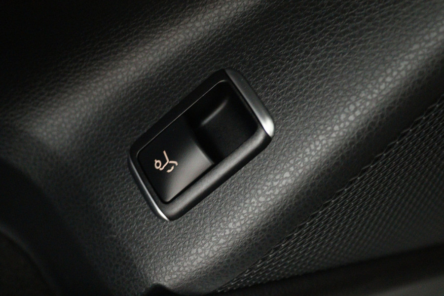 Mercedes-Benz GLA 180 Sport Edition (STOELVERWARMING, NAVIGATIE, LED, SPORTSTOELEN, GOED ONDERHOUDEN)