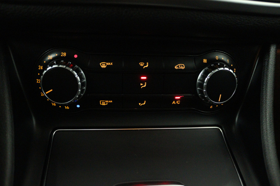 Mercedes-Benz GLA 180 Sport Edition (STOELVERWARMING, NAVIGATIE, LED, SPORTSTOELEN, GOED ONDERHOUDEN)