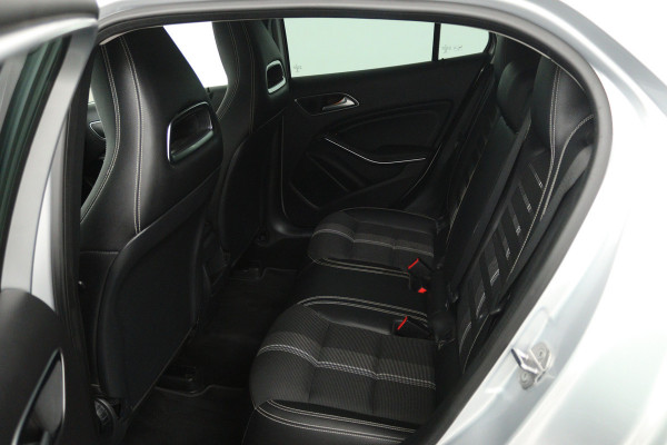 Mercedes-Benz GLA 180 Sport Edition (STOELVERWARMING, NAVIGATIE, LED, SPORTSTOELEN, GOED ONDERHOUDEN)