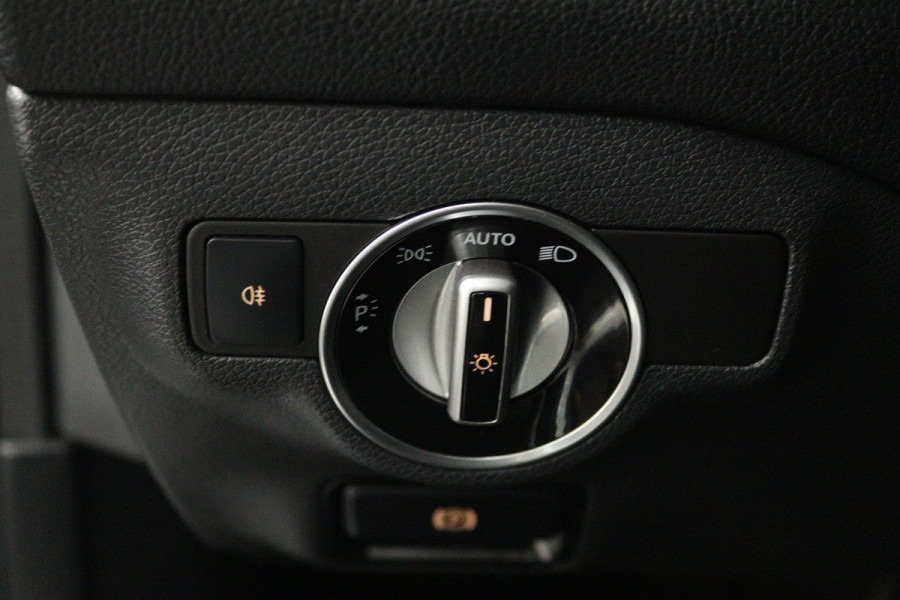 Mercedes-Benz GLA 180 Sport Edition (STOELVERWARMING, NAVIGATIE, LED, SPORTSTOELEN, GOED ONDERHOUDEN)