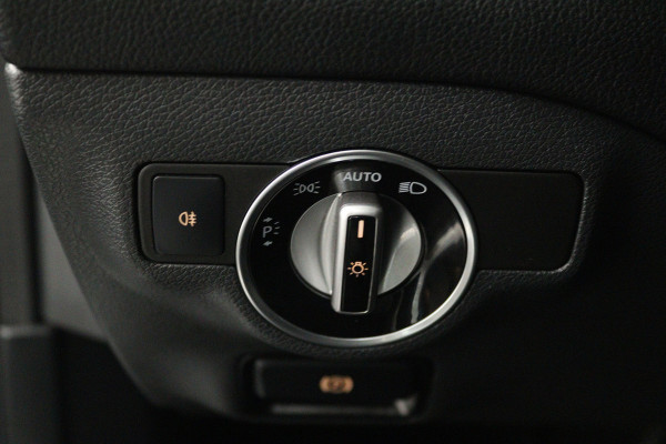 Mercedes-Benz GLA 180 Sport Edition (STOELVERWARMING, NAVIGATIE, LED, SPORTSTOELEN, GOED ONDERHOUDEN)