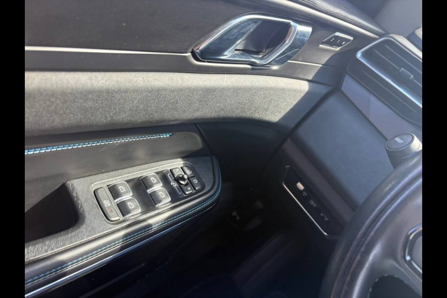 Lynk & Co 01 1.5 PHEV 261PK AUTOMAAT BLACK EDITION (RIJKLAARPRIJS/BOVAG)