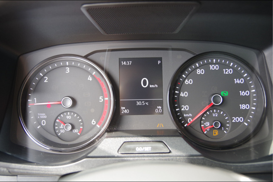 Volkswagen Crafter 50 2.0 TDI L4 DUBBELLUCHT, OPEN LAADBAK N1! 3.5T TREKHAAK, 165PK AUT. NIEUW! CARPLAY, CRUISE, AIRCO, DAB, OPENLAADBAK, PICKUP, P