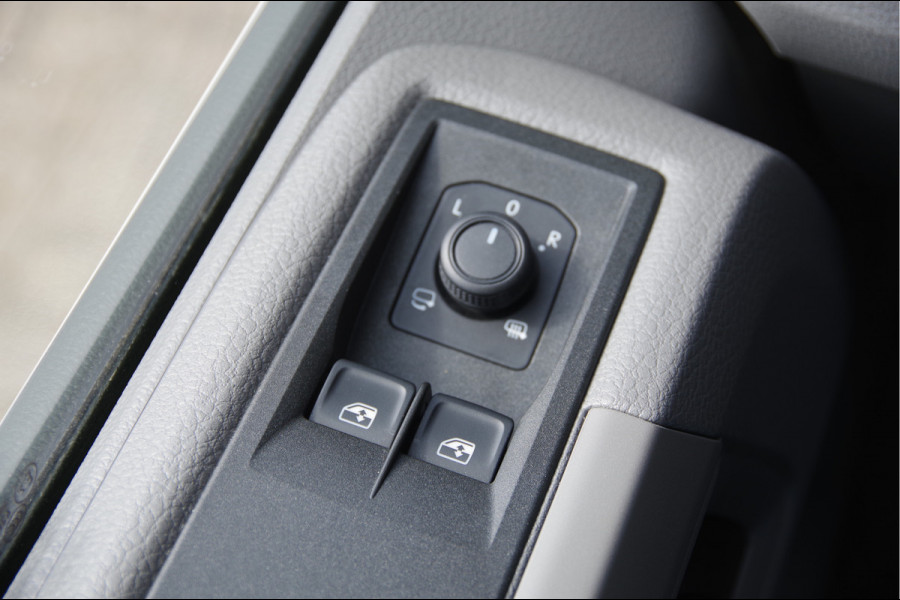 Volkswagen Crafter 50 2.0 TDI L4 DUBBELLUCHT, OPEN LAADBAK N1! 3.5T TREKHAAK, 165PK AUT. NIEUW! CARPLAY, CRUISE, AIRCO, DAB, OPENLAADBAK, PICKUP, P