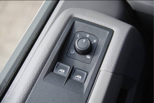 Volkswagen Crafter 50 2.0 TDI L4 DUBBELLUCHT, OPEN LAADBAK N1! 3.5T TREKHAAK, 165PK AUT. NIEUW! CARPLAY, CRUISE, AIRCO, DAB, OPENLAADBAK, PICKUP, P