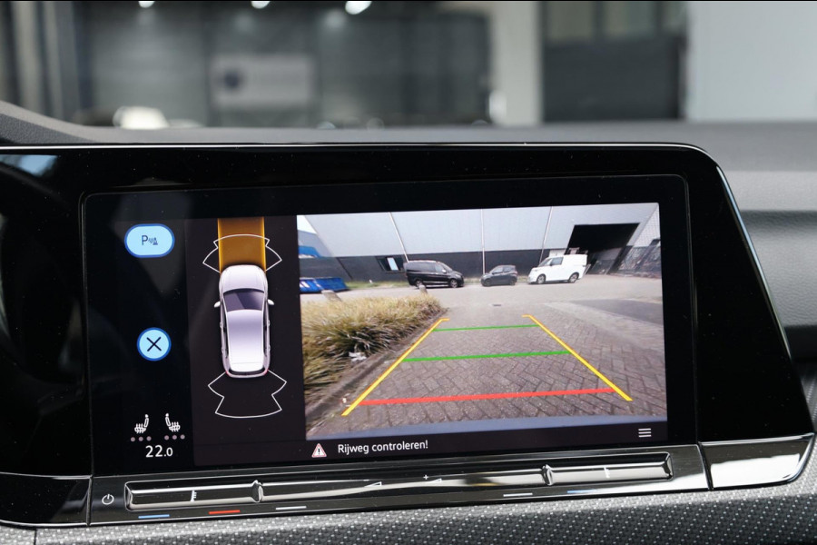 Volkswagen Golf 1.5 eTSI R-Line IQ+LED/VIRTUAL/SFEER/ALCANTARA+S.VERWARMING+MASSAGE/18" LMVCAM/ACC/ECC/12 MDN GARANTIE!