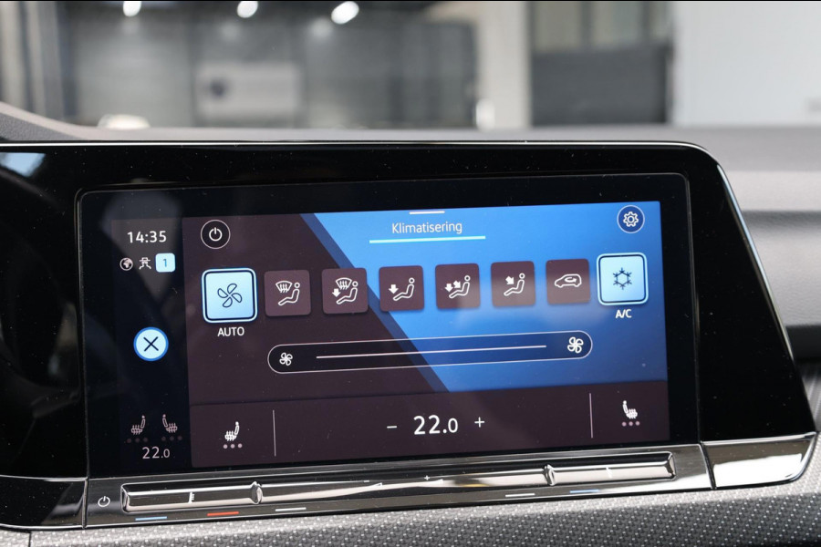 Volkswagen Golf 1.5 eTSI R-Line IQ+LED/VIRTUAL/SFEER/ALCANTARA+S.VERWARMING+MASSAGE/18" LMVCAM/ACC/ECC/12 MDN GARANTIE!