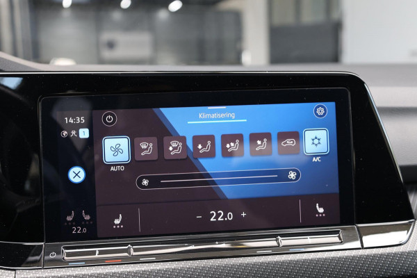 Volkswagen Golf 1.5 eTSI R-Line IQ+LED/VIRTUAL/SFEER/ALCANTARA+S.VERWARMING+MASSAGE/18" LMVCAM/ACC/ECC/12 MDN GARANTIE!