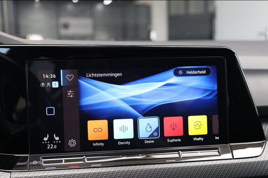 Volkswagen Golf 1.5 eTSI R-Line IQ+LED/VIRTUAL/SFEER/ALCANTARA+S.VERWARMING+MASSAGE/18" LMVCAM/ACC/ECC/12 MDN GARANTIE!