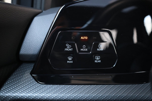 Volkswagen Golf 1.5 eTSI R-Line IQ+LED/VIRTUAL/SFEER/ALCANTARA+S.VERWARMING+MASSAGE/18" LMVCAM/ACC/ECC/12 MDN GARANTIE!