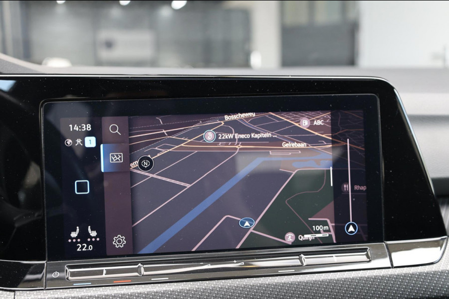 Volkswagen Golf 1.5 eTSI R-Line IQ+LED/VIRTUAL/SFEER/ALCANTARA+S.VERWARMING+MASSAGE/18" LMVCAM/ACC/ECC/12 MDN GARANTIE!