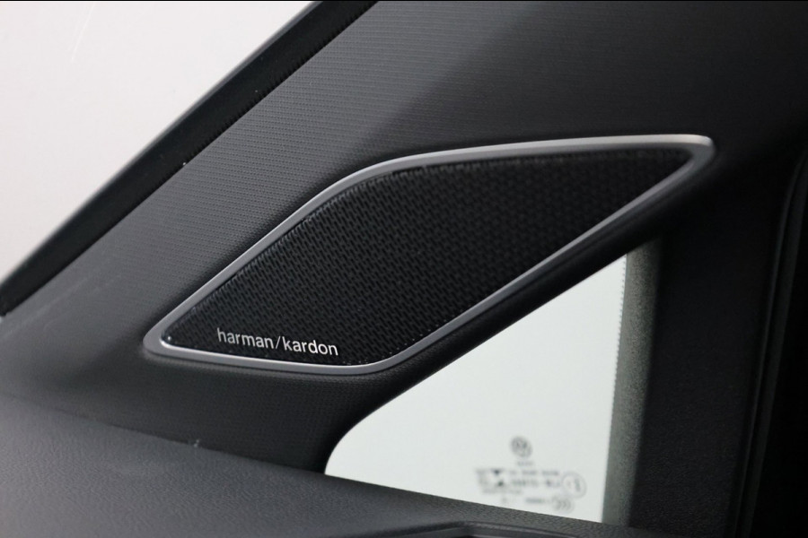 Volkswagen Golf 1.5 eTSI R-Line IQ+LED/VIRTUAL/SFEER/ALCANTARA+S.VERWARMING+MASSAGE/18" LMVCAM/ACC/ECC/12 MDN GARANTIE!